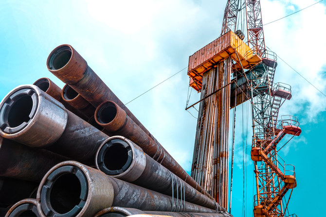 Oil,And,Gas,Drilling,Rig,Onshore,Dessert,With,Dramatic,Cloudscape.